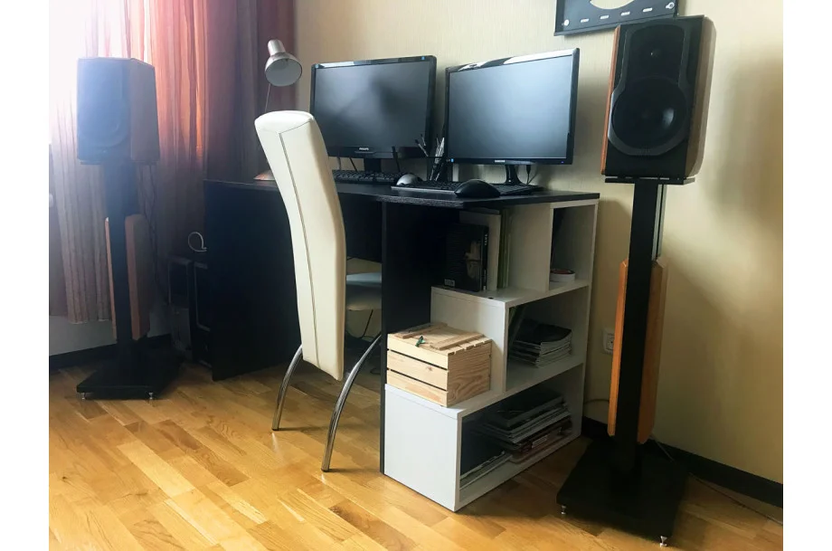 Стійки для колонок Grand Black Royal 1